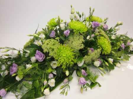 KD 105 Kistdekoration med skira blommor pris 2900